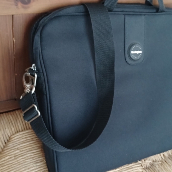 Kensington Contour laptop sleeve bag Black 16 inches - Picture 5 of 9